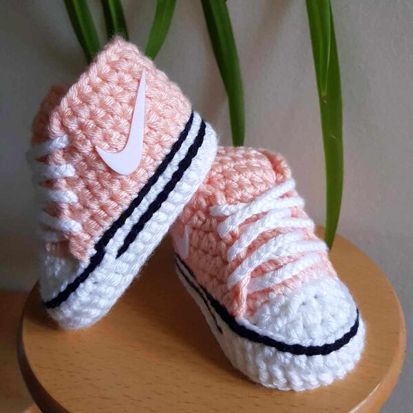 Crocheted baby sneakers, Crocheted baby shoes, Newbornshoes, Crochet baby booties