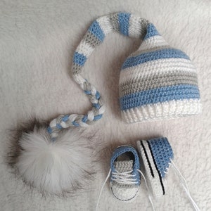 Elf&#39;s hat with sneakers, crocheted baby elf hat, pom-pom, crocheted baby sneakers, baby shoes
