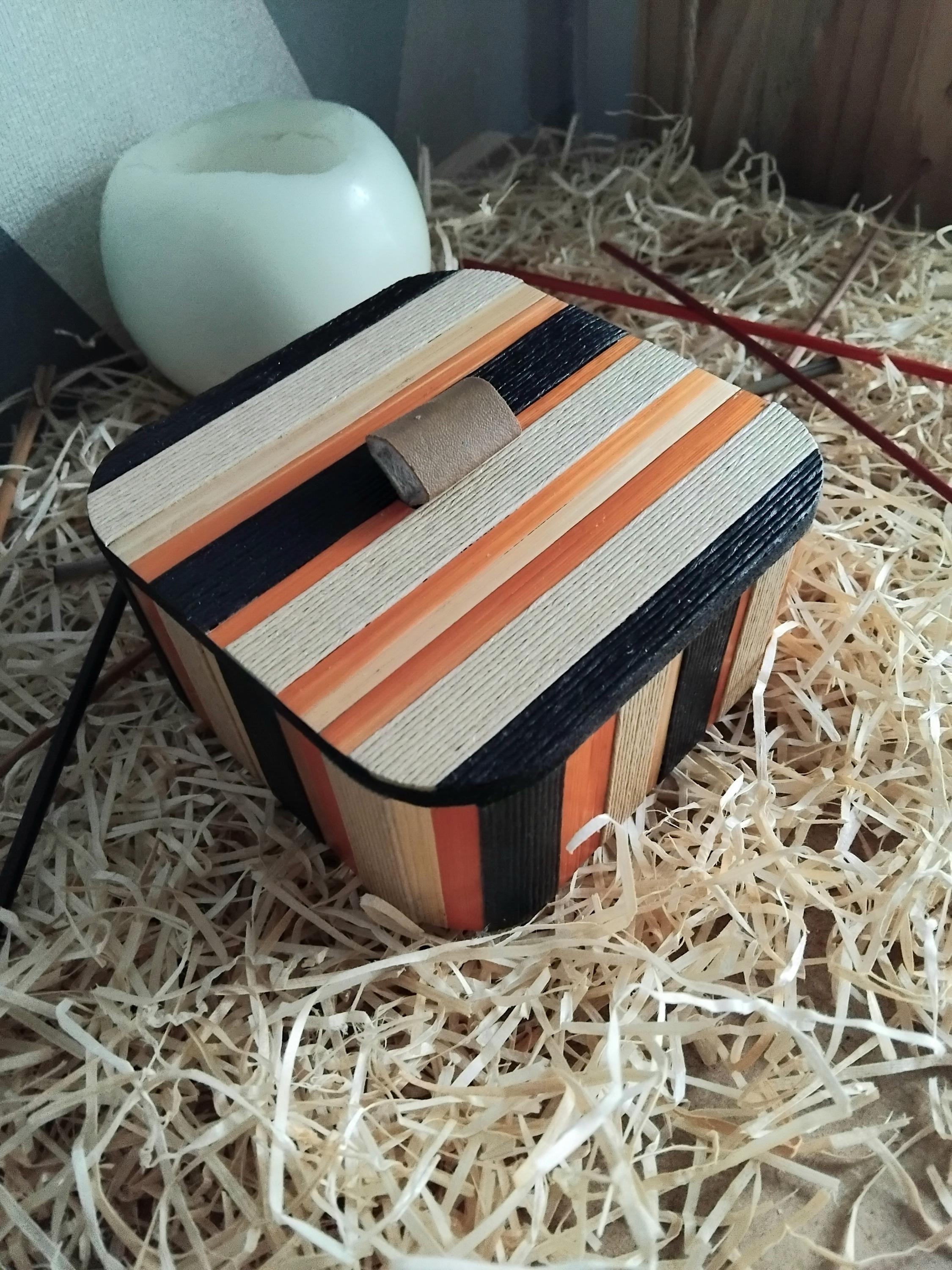 Petite Boîte Marquetée Décorative - 17x13x5 Cm - Occasion