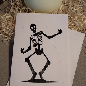 carte " squelette "  en marqueterie de paille réalisée par mes soins straw marquetry reaper card format 11 x 15
