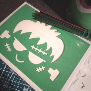 Kit special halloween avec cadeau inclus marqueterie de paille  straw marquetry cards kit with gift included