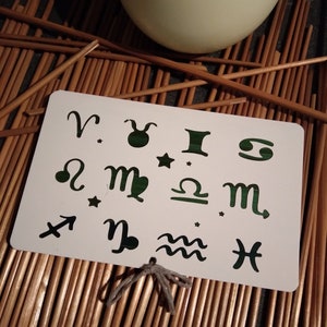 carte signe du zodiaque en marqueterie de paille réalisée par mes soins straw marquetry zodiac card format 10 x 15