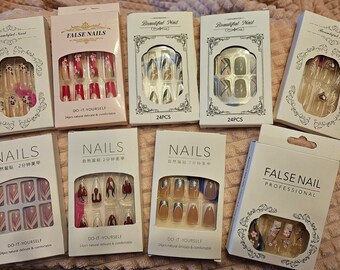 Appuyez sur les ongles / longueur moyenne et longue / Appuyez sur les ongles / 9 versions différentes