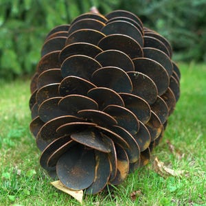 Stunning Rusted Pine Cone Sculpture for Garden Decor | Unique Metal Art 50cm x 35cm | Rustic Outdoor Ornament