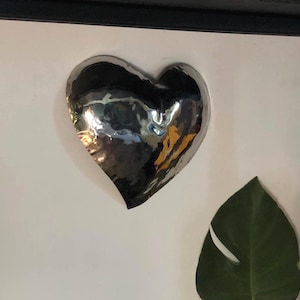 Scultura a forma di cuore lucido: una straordinaria opera d&#39;arte da parete in acciaio inossidabile lucidato