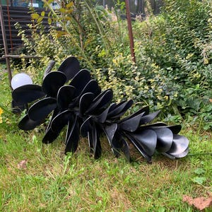 Pine Cone Sculpture made from rusty steel – Unique Element for Outdoor Space Arrangement, sculpture Size : 70 cm x 35 cm