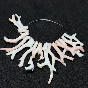 Collana con perline di corallo bianco giapponese grezzo e lucidato - Perline di corallo bianco giapponese autentico, ideale per creare qualsiasi gioiello, regalo adorabile per lei