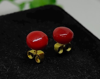 Pendientes de coral rojo: latón dorado de 7 mm, estilo minimalista