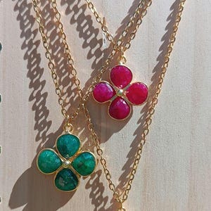 Ruby flower pendant necklace - boho jewelry - women&#39;s gift - lithotherapy - natural stone necklace