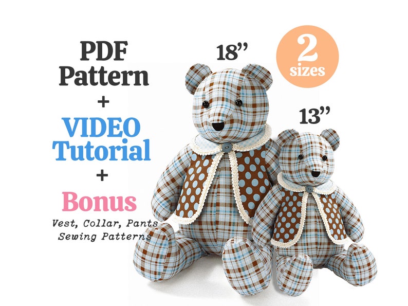 Puede incluir: Se muestran dos osos de peluche, uno de 46 cm de alto y otro de 33 cm. Est&aacute;n hechos de tela a cuadros con chalecos de lunares marrones y cuellos blancos. La imagen incluye texto: PDF Pattern + VIDEO Tutorial + Bonus.