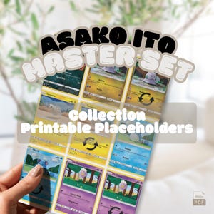 Op de afbeelding: Een verzameling afdrukbare tijdelijke kaarten met de tekst "ASAKO ITO MASTER SET" en "Collection Printable Placeholders". De kaarten tonen verschillende kleurrijke illustraties en tekst. Een hand houdt de kaarten vast.