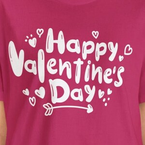 TShirt Happy Valentine&#39;s Day Script Love You T Shirt Hearts and Arrows T-shirt Gift