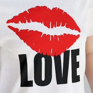 TShirt Kiss Love Happy Valentine&#39;s Day Sweetheart Love T Shirt Love You T-shirt Gift
