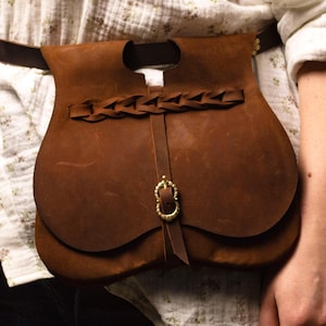 Medieval leather kidney pouch