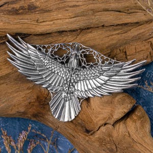 Raven cloak clasp