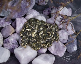 Saint Trina Brooch: saint of sleep form Elden Ring