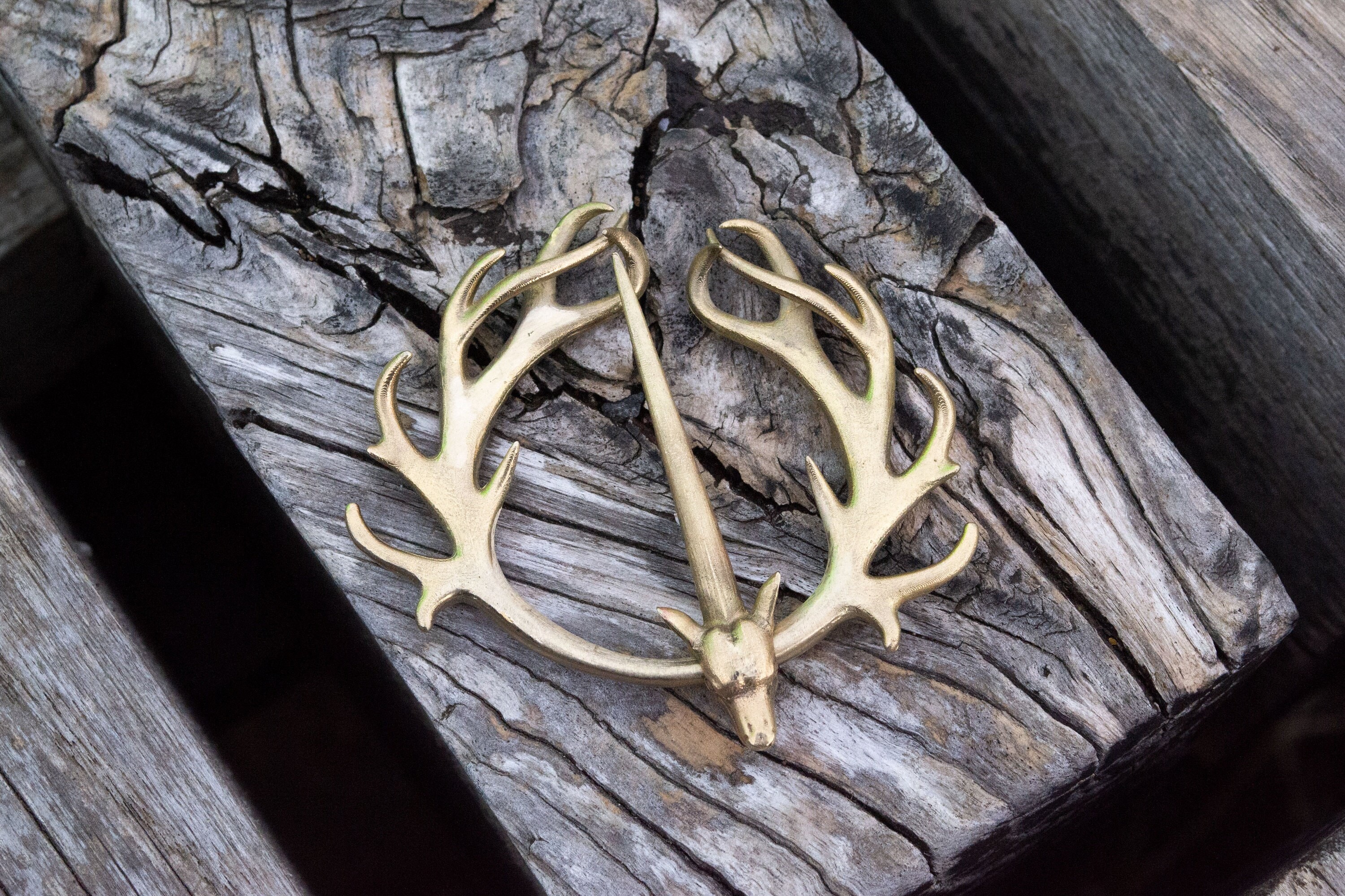 Broche pour chapeau de chasse à décor de grand tétras., Vente aux