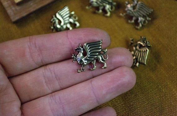 Medieval Griffin Belt Mount – Brass Heraldic Beast Fitting, Gothic Leather Hardware