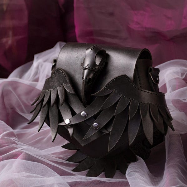 Raven leather skull bag black