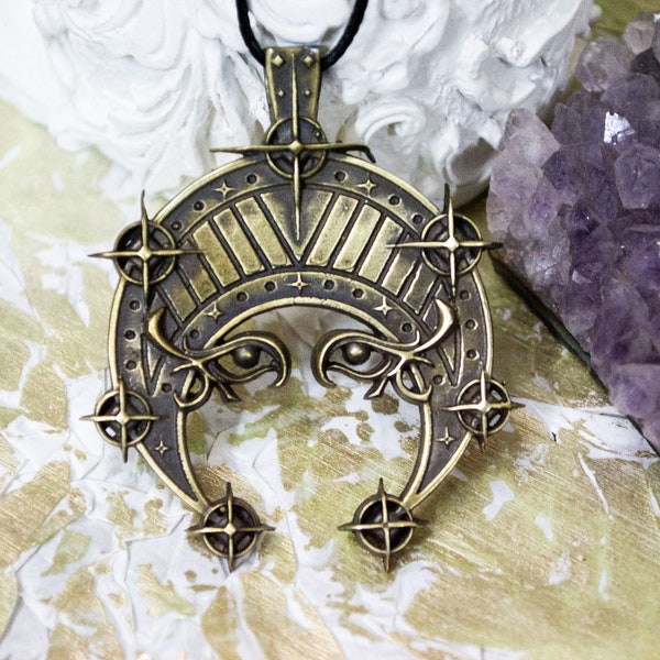 The symbol Selune Pendant from Baldur's Gate 3