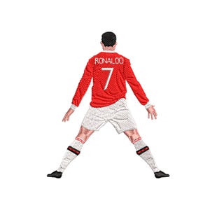 Puede incluir: Diseño bordado de un futbolista con camiseta roja con el nombre "RONALDO" y el número "7" en la espalda. El jugador lleva pantalones cortos blancos, calcetines blancos con bandas negras y zapatos negros. El diseño está sobre un fondo blanco.