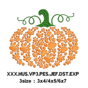 Puede incluir: Diseño de calabaza naranja en forma de huella de pata. La calabaza tiene un tallo y una vid verdes. El texto "XXX.HUS.VP3.PES.JEF.DST.EXP 3 size : 3x4/4x5/6x7" está debajo de la calabaza.
