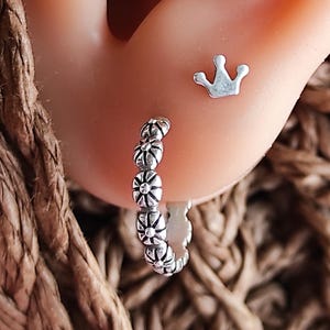 Cerchi con motivo a fiori in argento, gioielli in argento Boho, cerchi con motivo in argento sterling (15 mm), orecchini a cerchio con fascia a fiori, orecchini con finitura anticata