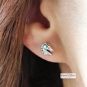 Orecchini a forma di cavallo in argento, orecchini a forma di testa di cavallo intagliata, orecchini per amanti dell'equitazione, orecchini a forma di cavallo in argento sterling 925, orecchini a forma di cavallo purosangue