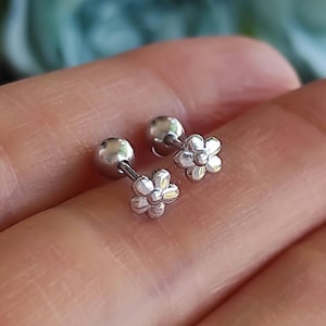 Blumen Ohrringe mit Schraubverschluss, 925 Silber Ohrhänger, Kleine Silberblüten Ohrringe, Minimalistische Ohrhänger mit Kugelverschluss 925