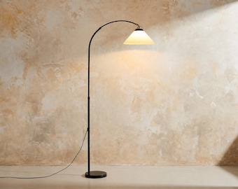 Lámpara de pie moderna con forma de arco y pantalla plisada, lámpara de lectura vintage ajustable, lámpara de pie de metal.