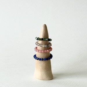 Ring JUNE – Edelstein Perlen Labradorit/Moosachat/Sodalite auf vergoldetem Draht