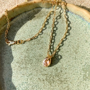 PRAIA Necklace – Gold-plated brass chain freshwater pearl pendant