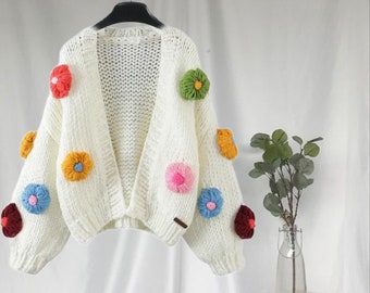 Fleurs printanières : cardigan unique en trois dimensions grandes marguerites pour un look fantaisiste