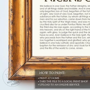Puede incluir: Una descarga digital imprimible del Credo Niceno en un marco dorado. El texto est&aacute; en blanco y negro. La descarga incluye instrucciones sobre c&oacute;mo imprimir el documento en casa, en una tienda de impresi&oacute;n local o utilizando un servicio en l&iacute;nea.