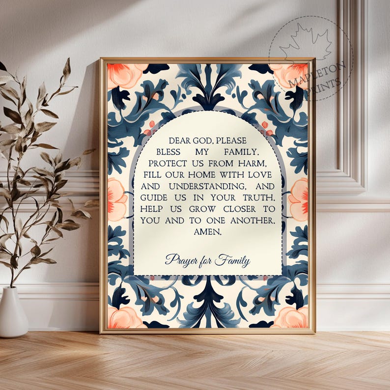 Puede incluir: Una oraci&oacute;n imprimible para la familia con un dise&ntilde;o floral azul y melocot&oacute;n. La oraci&oacute;n dice: "Querido Dios, por favor bendice a mi familia. Prot&eacute;genos del da&ntilde;o, llena nuestro hogar de amor y comprensi&oacute;n, y gu&iacute;anos en tu verdad. Ay&uacute;danos a acercarnos a ti y a los dem&aacute;s. Am&eacute;n. Oraci&oacute;n para la familia"