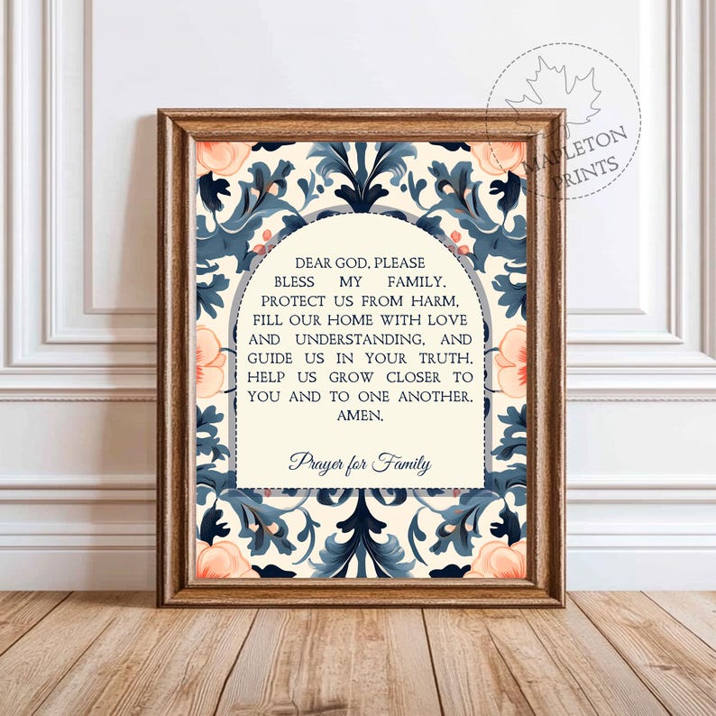 Puede incluir: Una oraci&oacute;n imprimible para la familia con un borde floral decorativo en tonos azules y melocot&oacute;n. La oraci&oacute;n dice: "Querido Dios, por favor bendice a mi familia. Prot&eacute;genos del da&ntilde;o. Llena nuestro hogar de amor y comprensi&oacute;n, y gu&iacute;anos en tu verdad. Ay&uacute;danos a acercarnos a ti y a los dem&aacute;s. Am&eacute;n. Oraci&oacute;n para la familia"