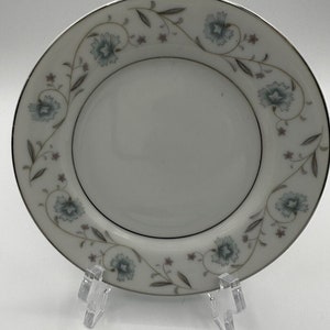 English Garden Fine China of Japan Dinner Plate 1221 White Blue and Pink Vintage