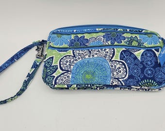 Vera Bradley Doodle Daisy Wristlet