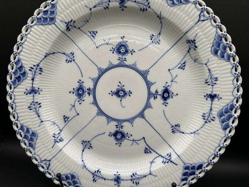 Royal Copenhagen Blue Fluted Full Lace Chop Plate - Thumbnail 3
