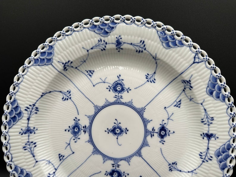 Royal Copenhagen Blue Fluted Full Lace Chop Plate - Thumbnail 4