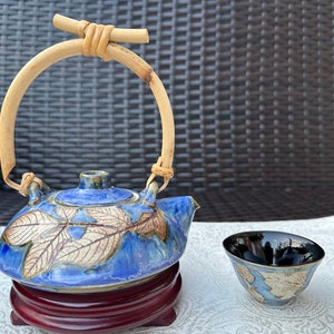陶器の急須 葉模様 竹ハンドル 陶器の急須 葉模様 竹ハンドル Tenmoku pottery - Etsy 日本