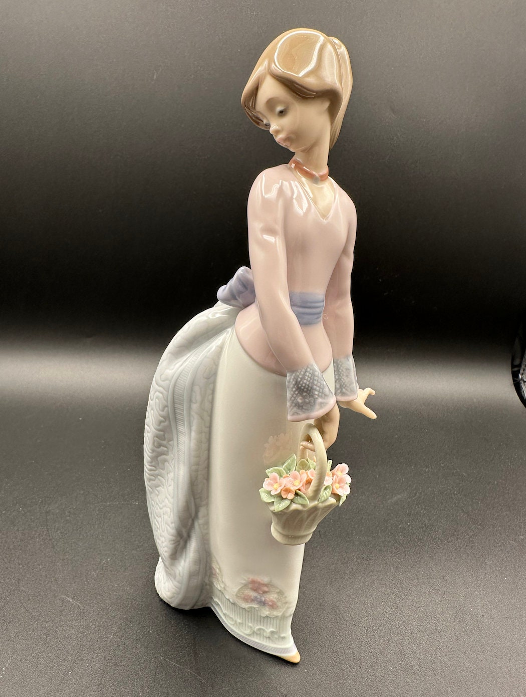 【会員限定品】リヤドロ　1994年　BASKET OF LOVE リヤドロ「愛のバスケット」フィギュア、花を持つ少女、#7622 (1994年
