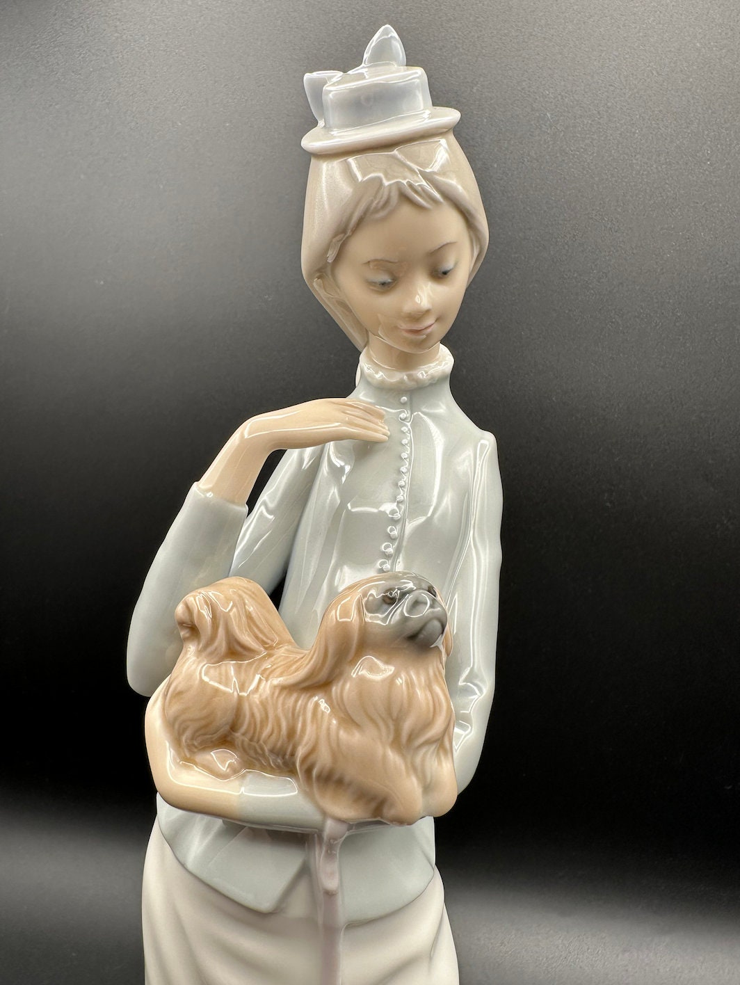 リヤドロ磁器人形：犬を連れた女性、#4893、スペイン製 - Etsy 日本