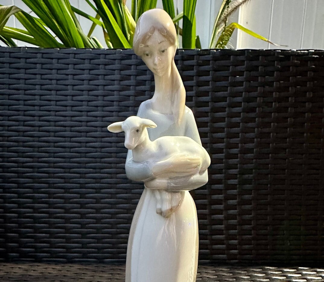 Lladro リヤドロ　girl with lamb figurine LLADRO Figurine: Girl With Lamb, Handmade Porcelain