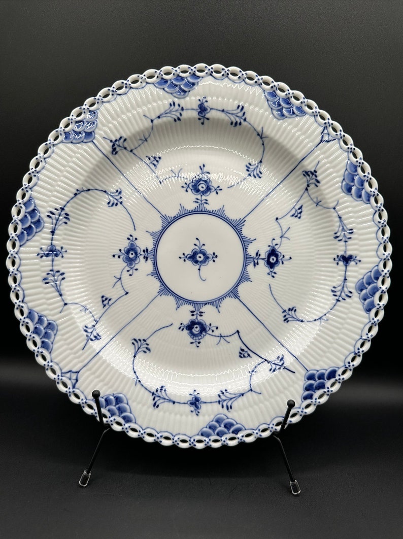 Royal Copenhagen Blue Fluted Full Lace Chop Plate - Thumbnail 2