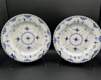 Royal Copenhagen Blue Fluted Full Lace Dinner Talerzyki: Para porcelanowych talerzy o średnicy 9 7/8 cala