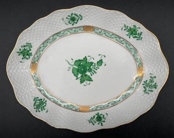 Gorgeous HEREND Chinese Bouquet Green (AV) Hand-painted 8" Oval Vegetable Bowl, Accents of 24kt Gold, Pristine Condition, Collectible