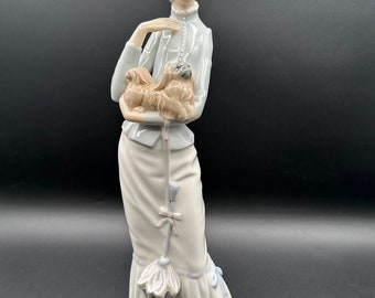 リヤドロ磁器人形：犬を連れた女性、#4893、スペイン製 - Etsy 日本