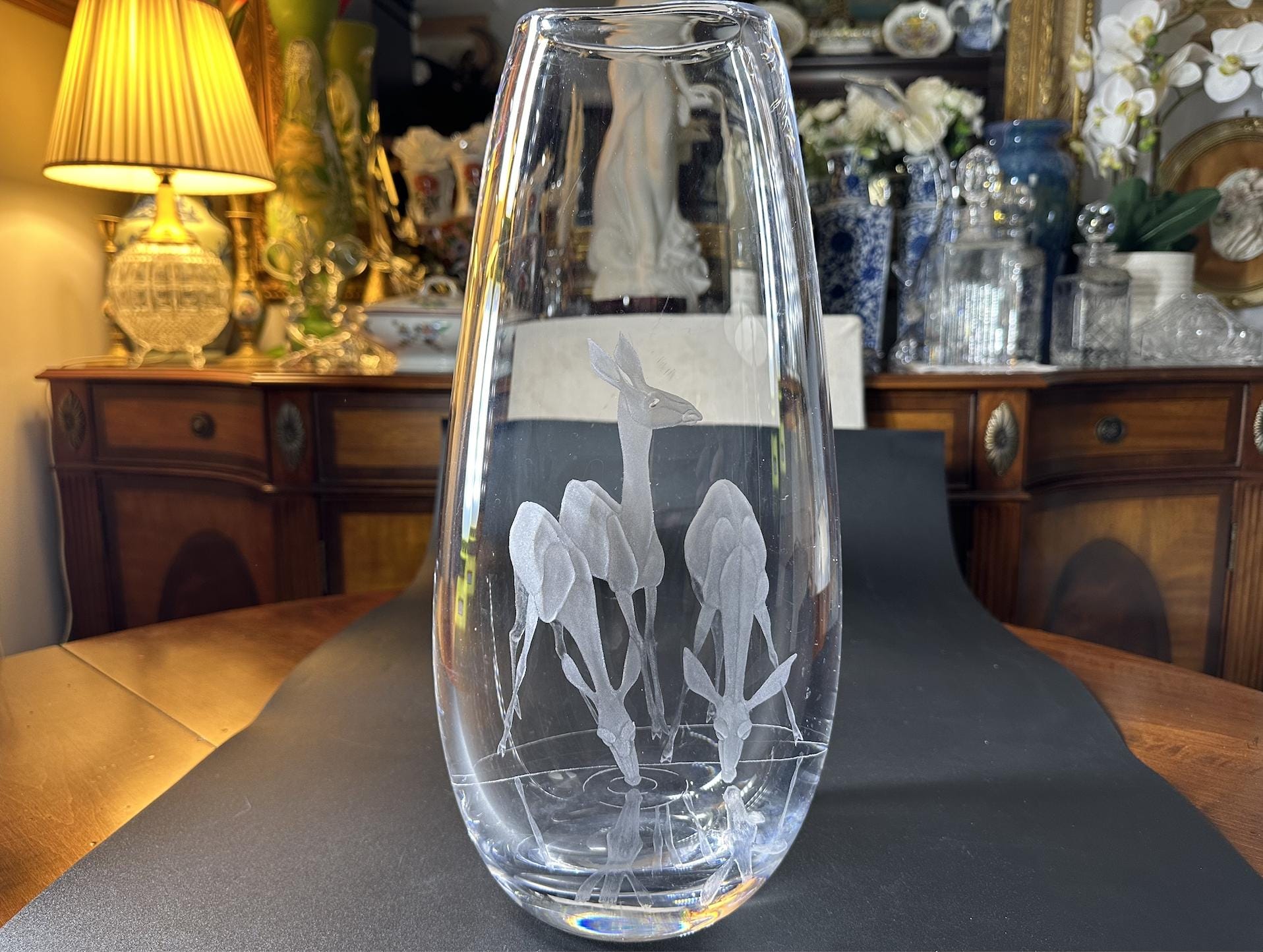 Extrem seltene 14,5 '' H Mid-Century atemberaubende Vicke Lindstramd für KOSTA BODA Klare Vase mit geätztem Hirsch, Gewicht 10 Pfund, hergestellt in Schweden, Mint