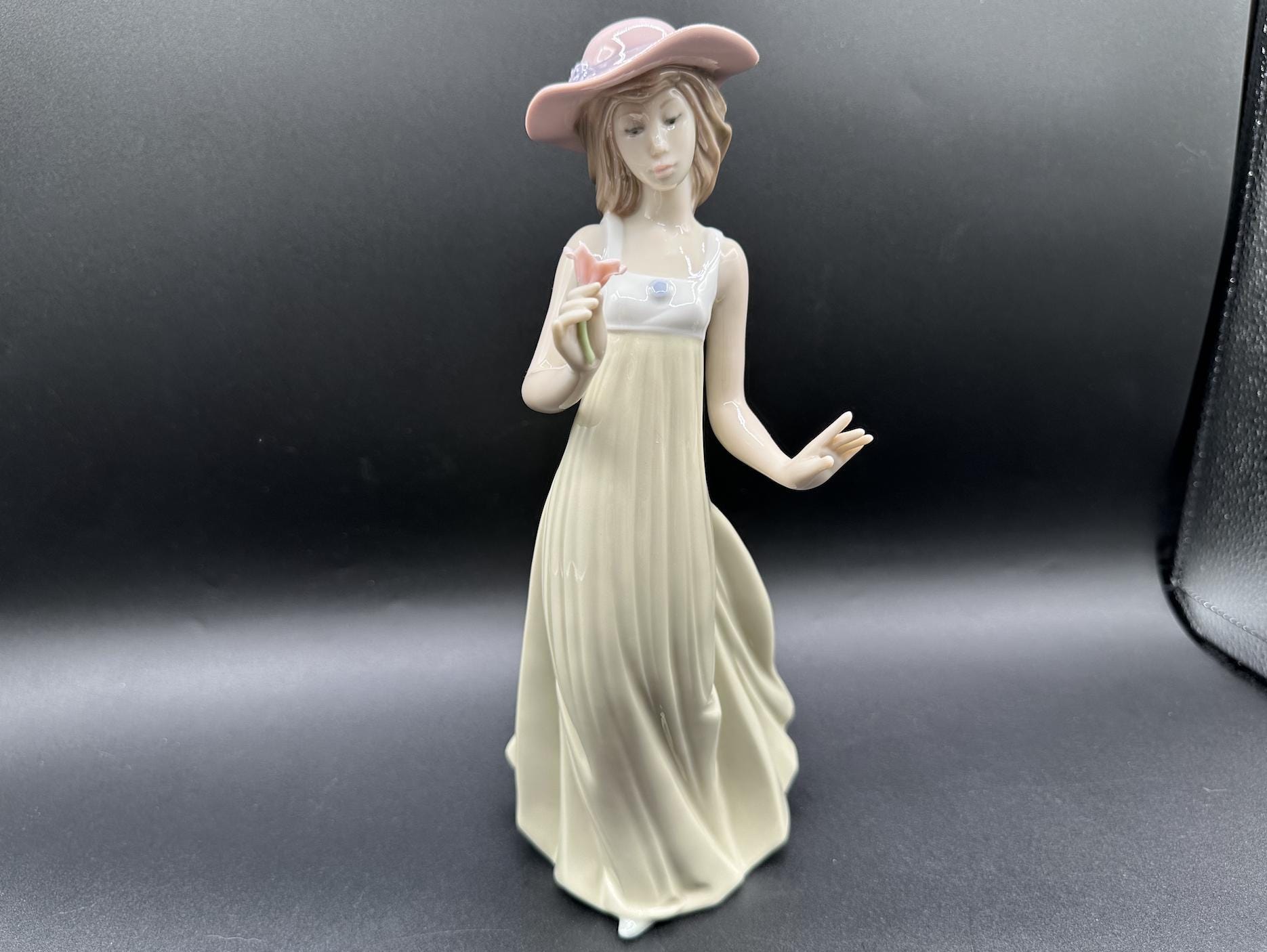 道を照らす　＃1155　★NAO・リヤドロ　スペイン　光沢仕上げ　箱付き　絶版 il_fullxfull.6181972370_245a.jpg